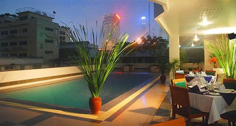 Laurel Suite Bangkok Exterior foto